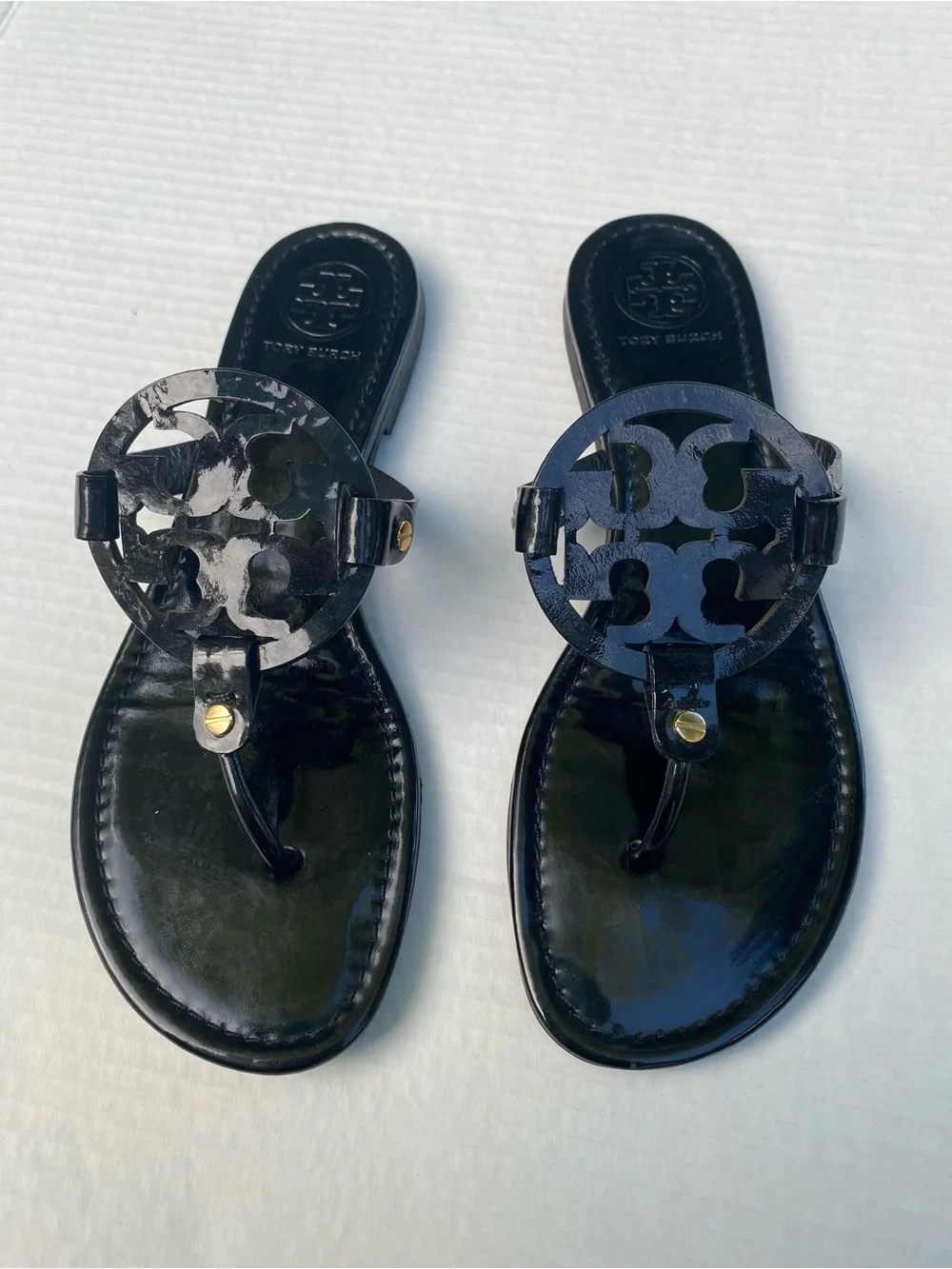 Tory Burch Black Patent Logo Thong Sandals with Gold Accent good condition 🖤✨